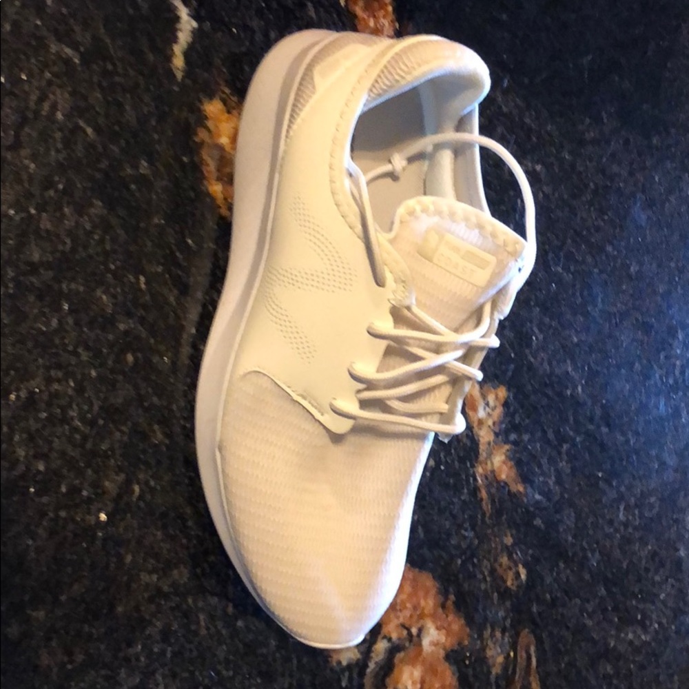 Brand new!! New Balance tennis shoes